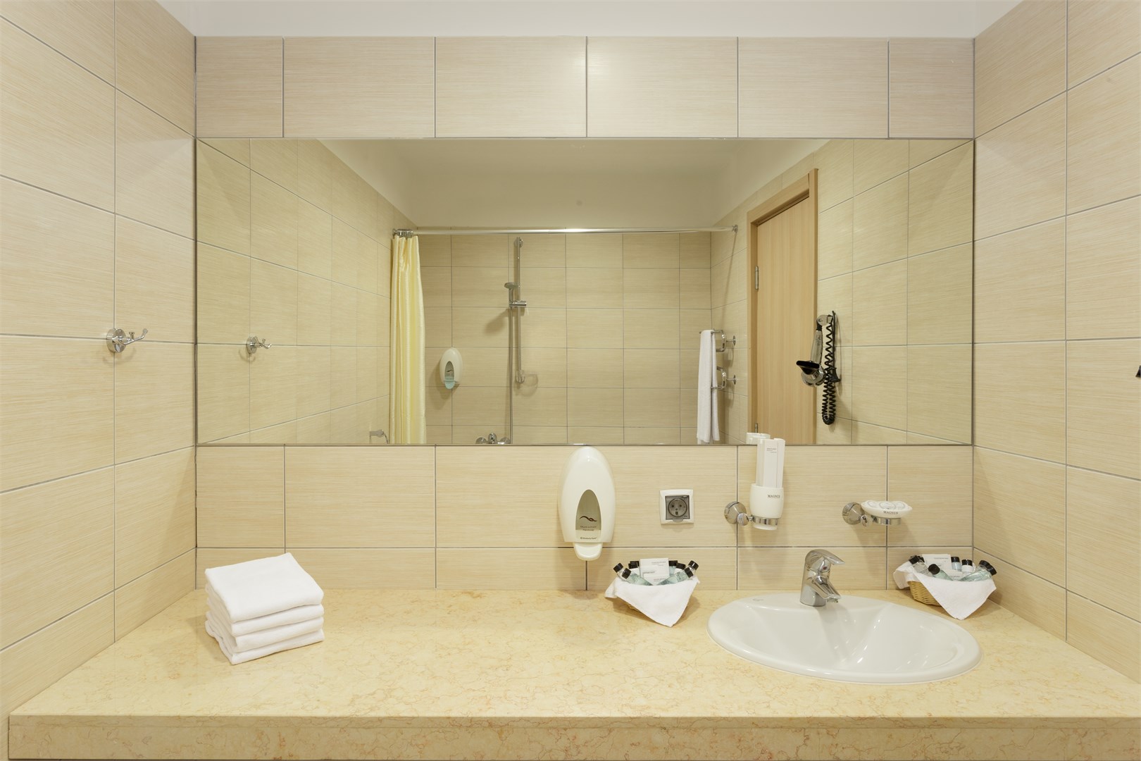 Четырехкомнатный апартамент с тремя спальнями (12-15 этаж) вид на море в Uplaza