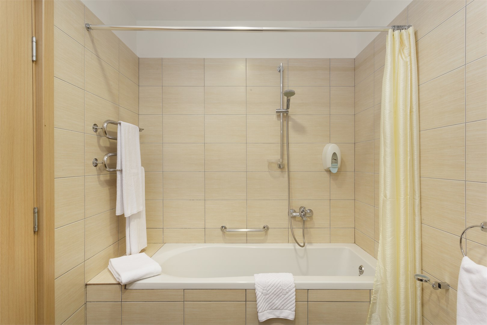 Четырехкомнатный апартамент с тремя спальнями (12-15 этаж) вид на море в Uplaza