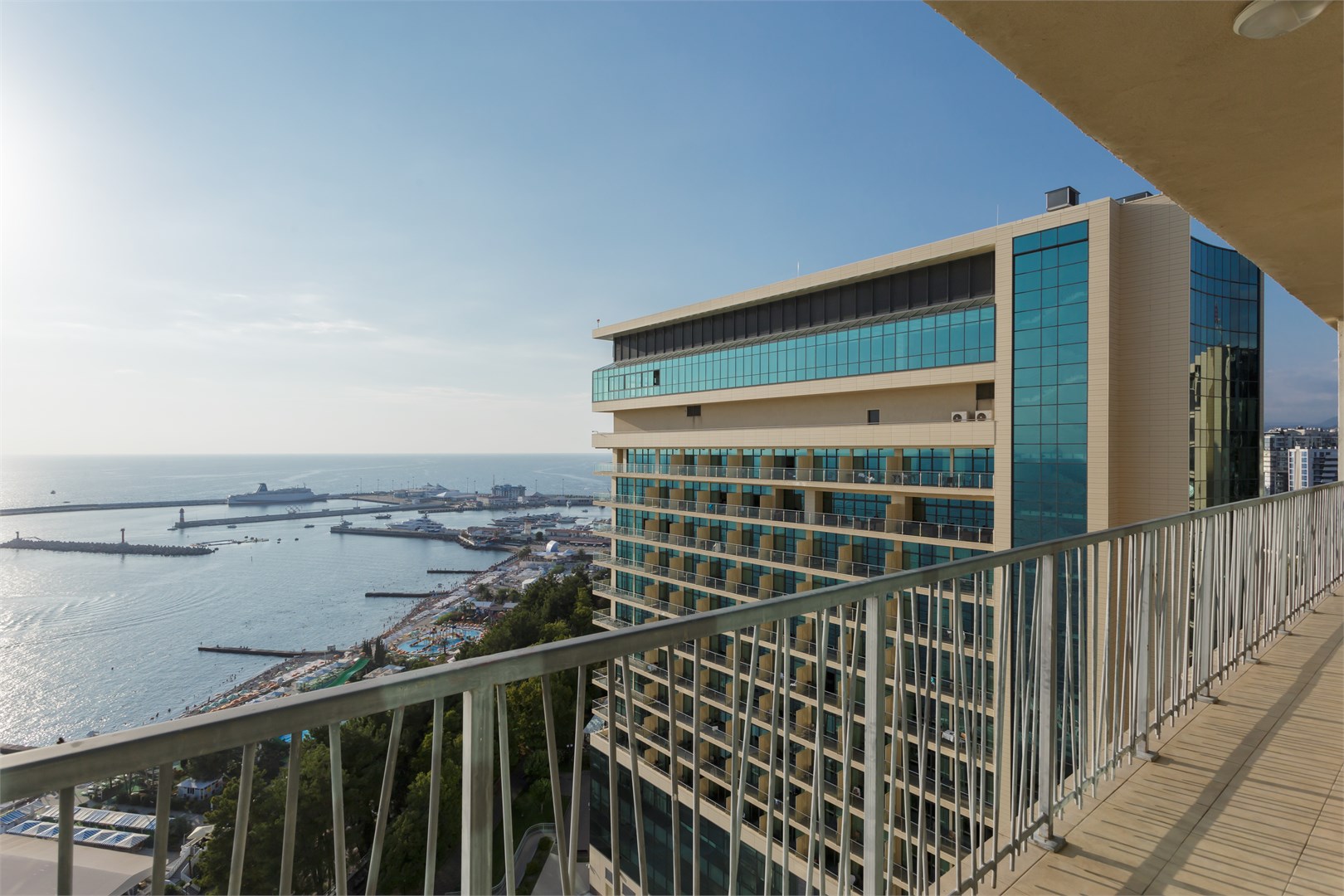 Четырехкомнатный апартамент с тремя спальнями (12-15 этаж) вид на море в Uplaza