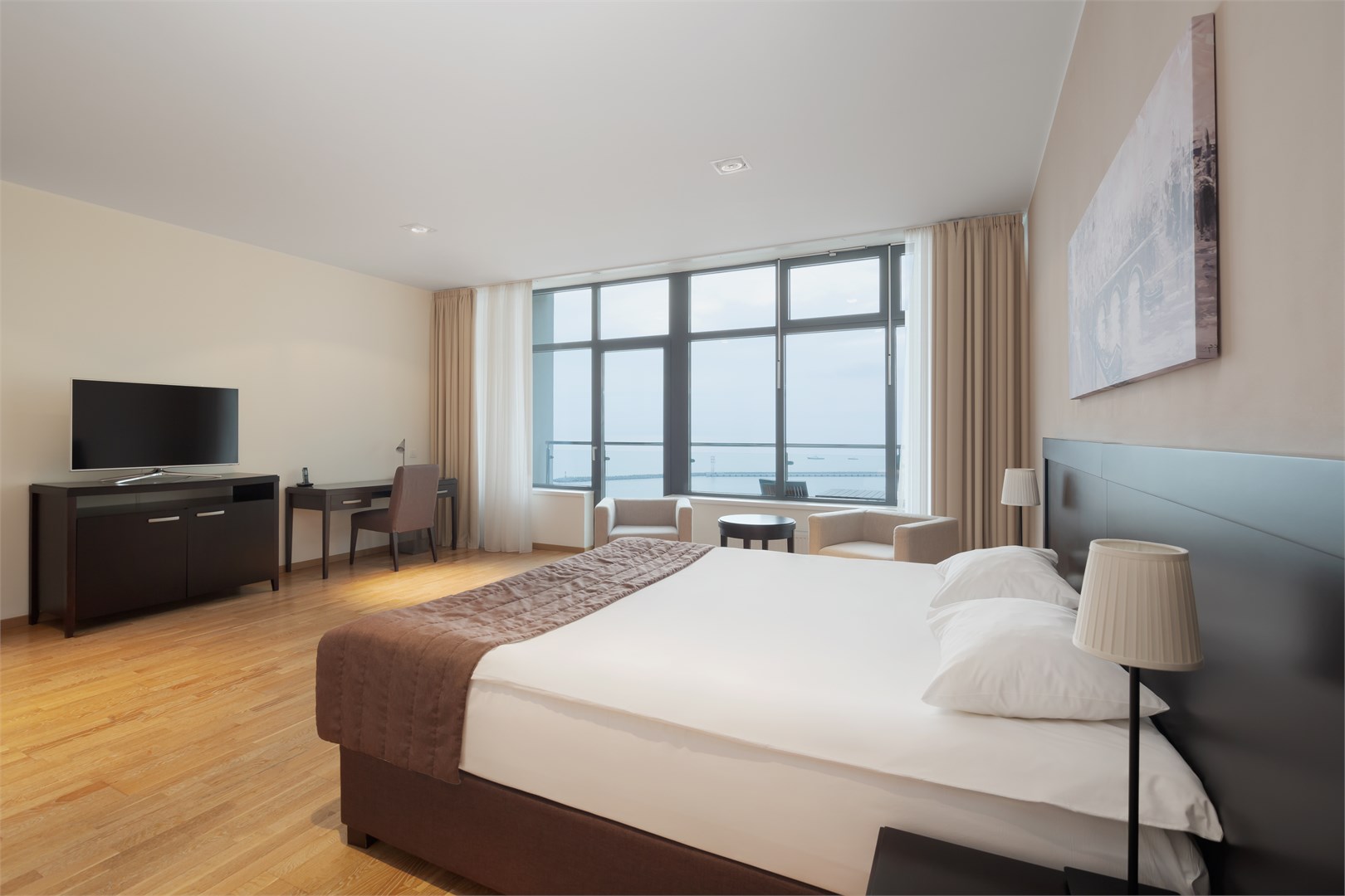 Четырехкомнатный апартамент с тремя спальнями (12-15 этаж) вид на море в Uplaza