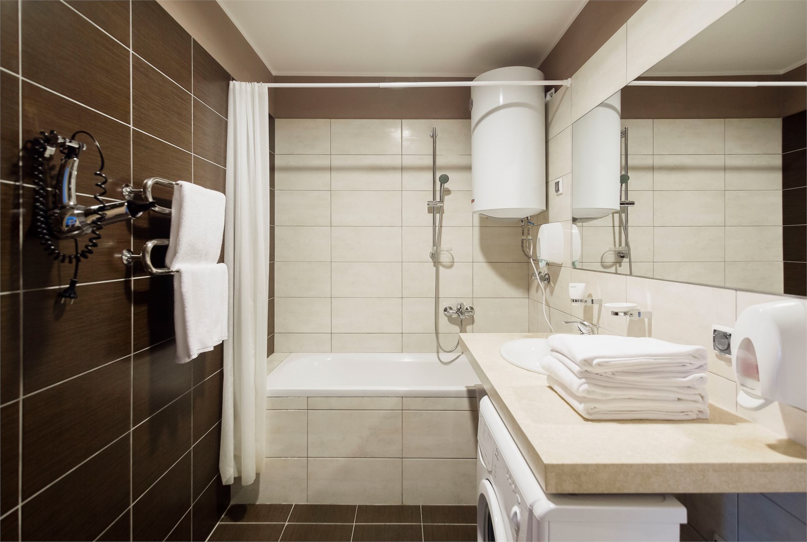 Двухэтажный трехкомнатный апартамент с двумя спальнями (панорамный вид на море) в Uplaza