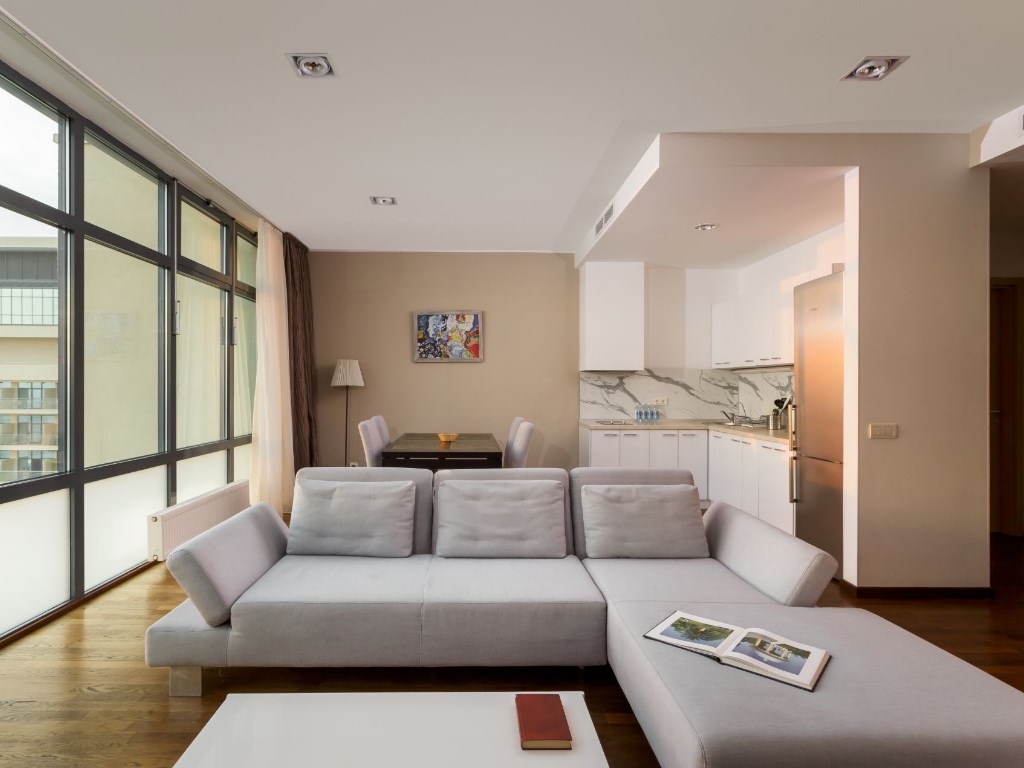 Двухэтажный трехкомнатный апартамент с двумя спальнями (панорамный вид на море) в Uplaza