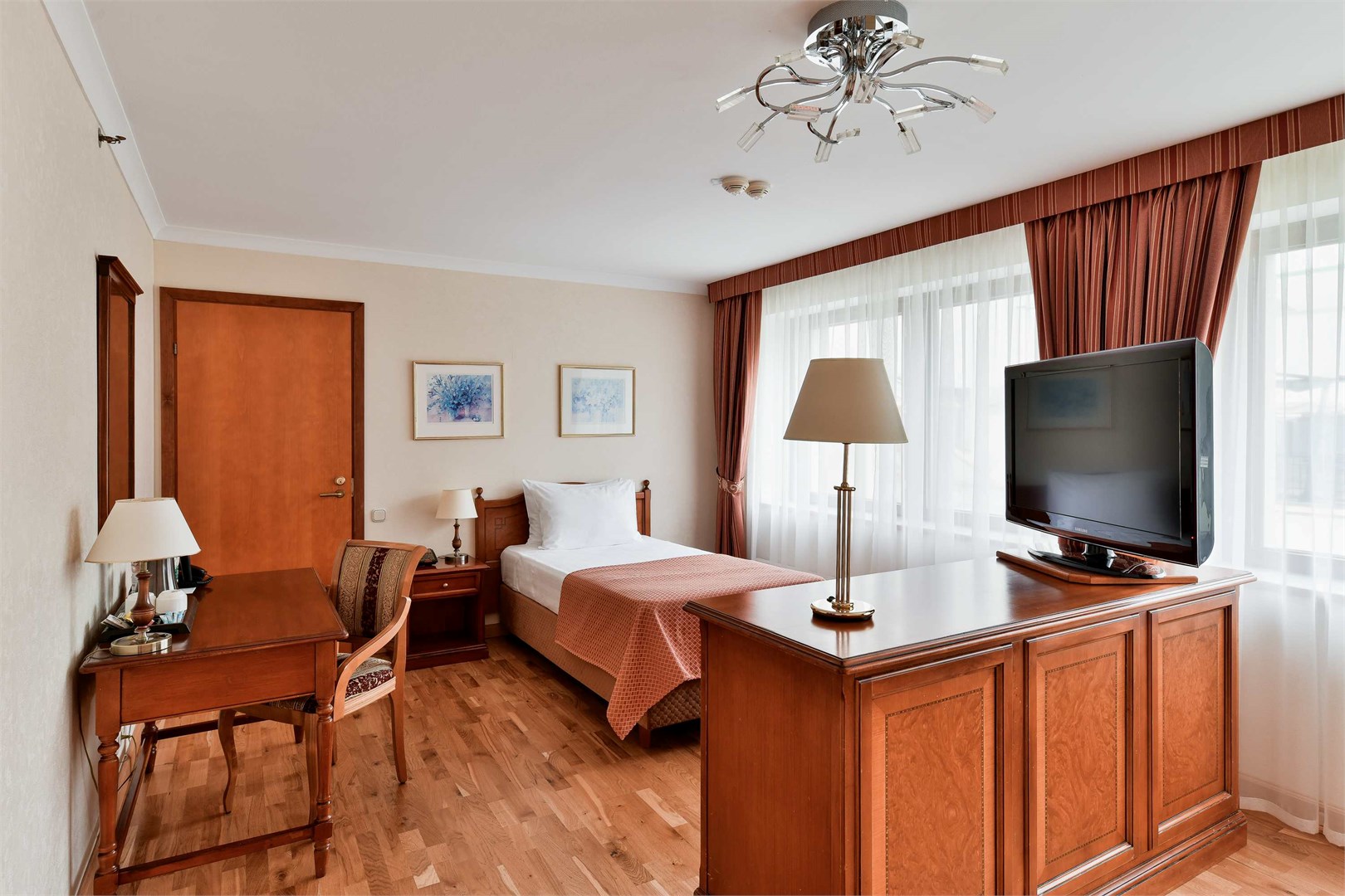 Номер для маломобильных гостей в Moscow country club