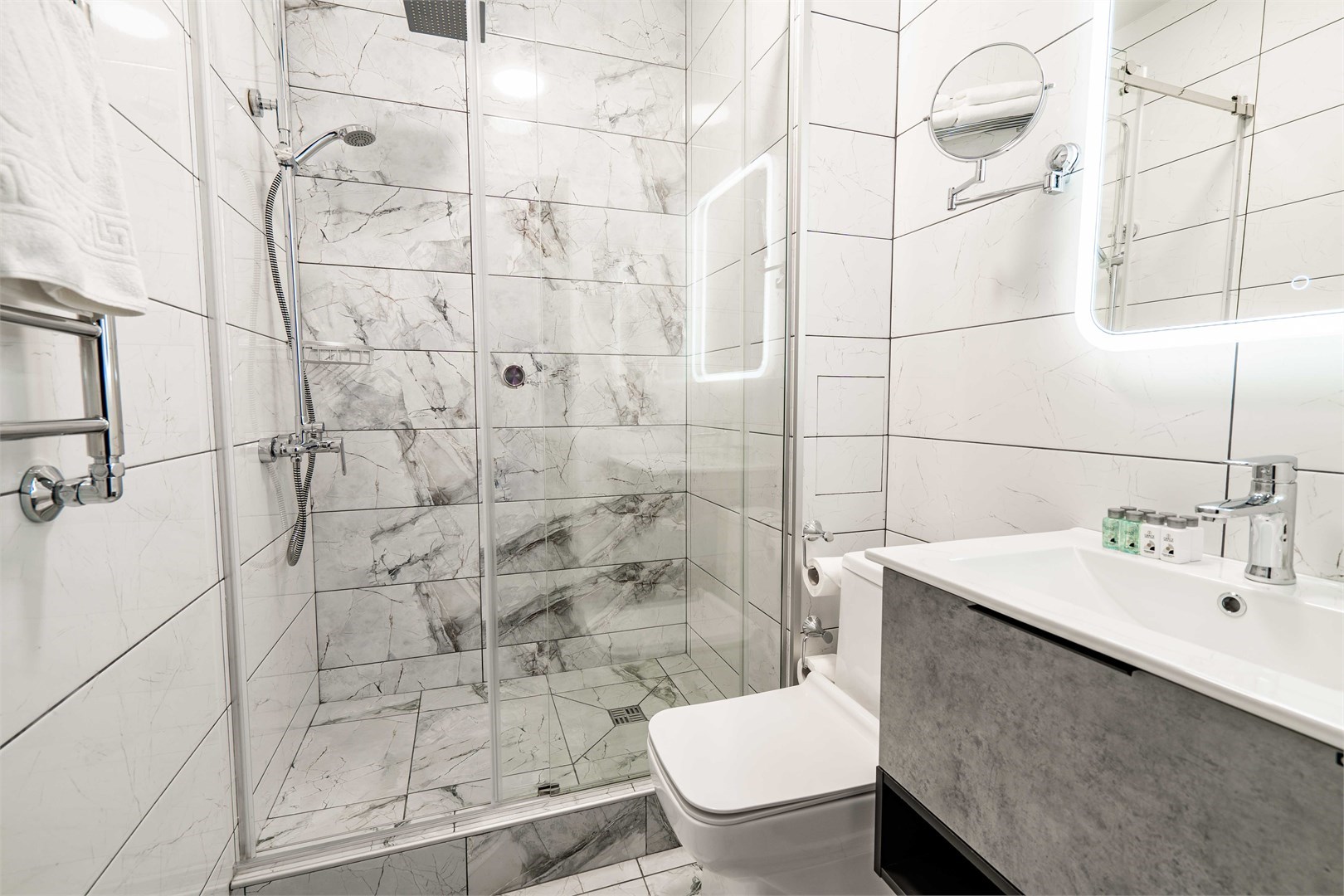 Двухместный номер «Комфорт» с 1 двуспальной кроватью в Ассара