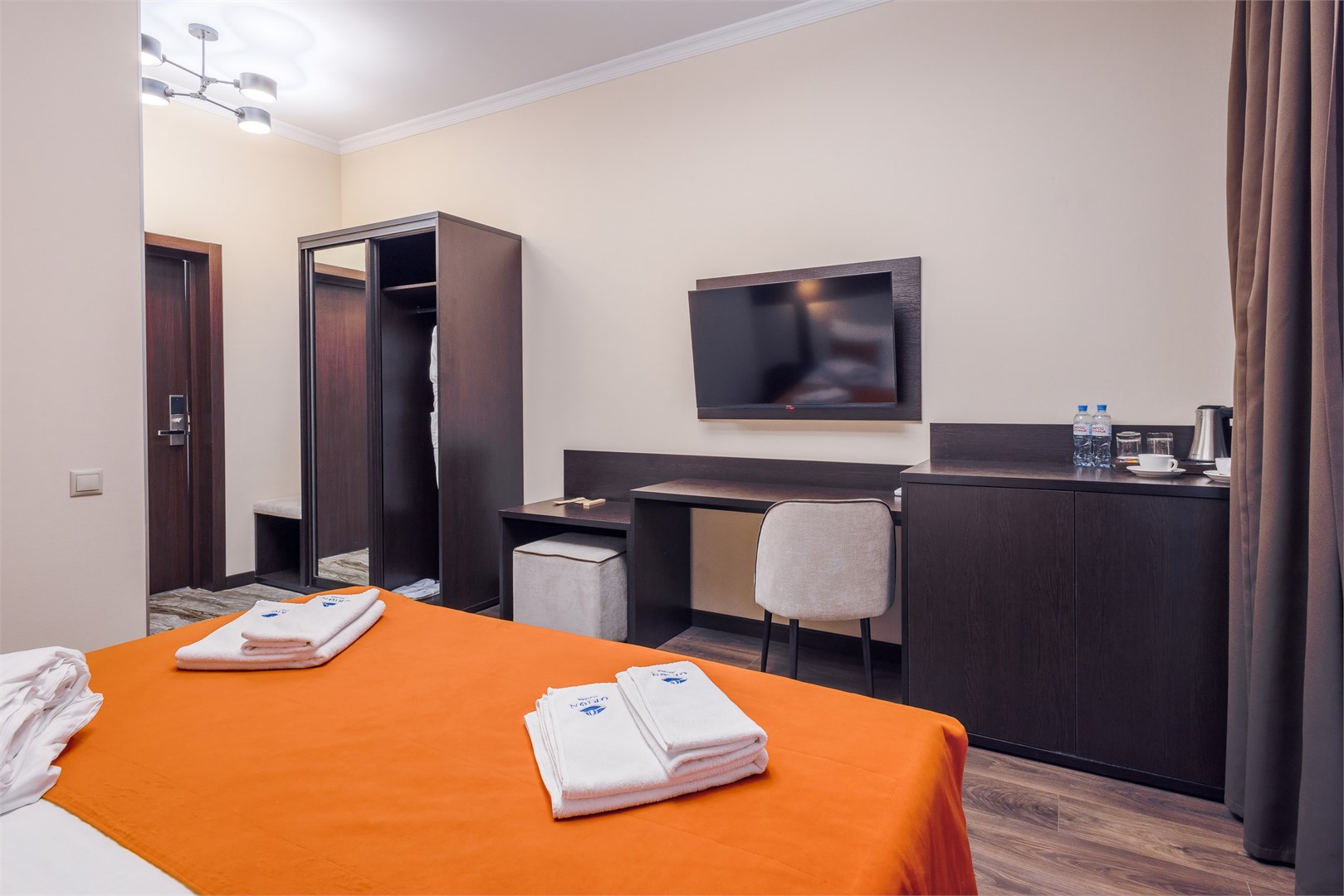 Двухместный номер «Комфорт» с 1 двуспальной кроватью в Ассара