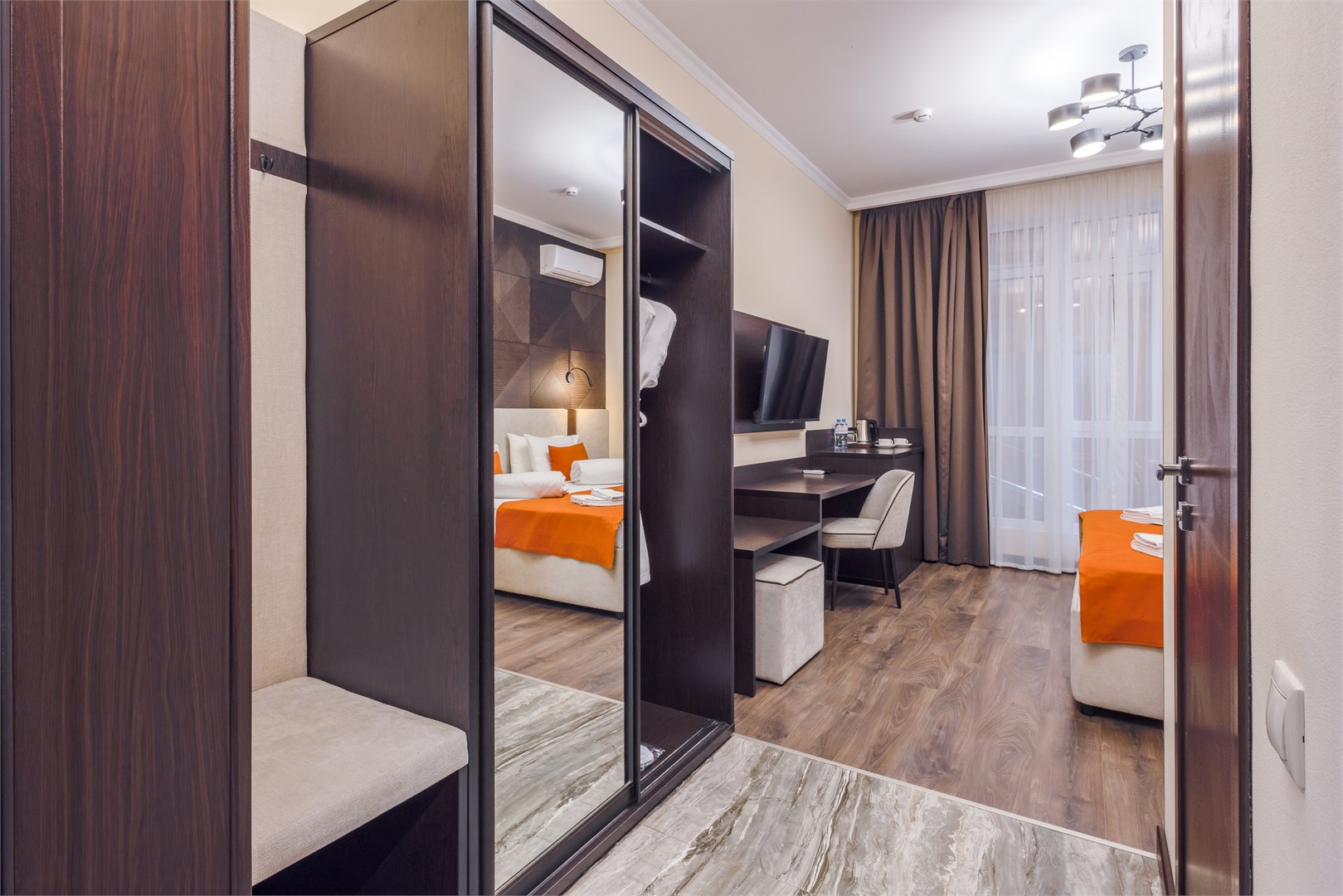 Двухместный номер «Комфорт» с 1 двуспальной кроватью в Ассара