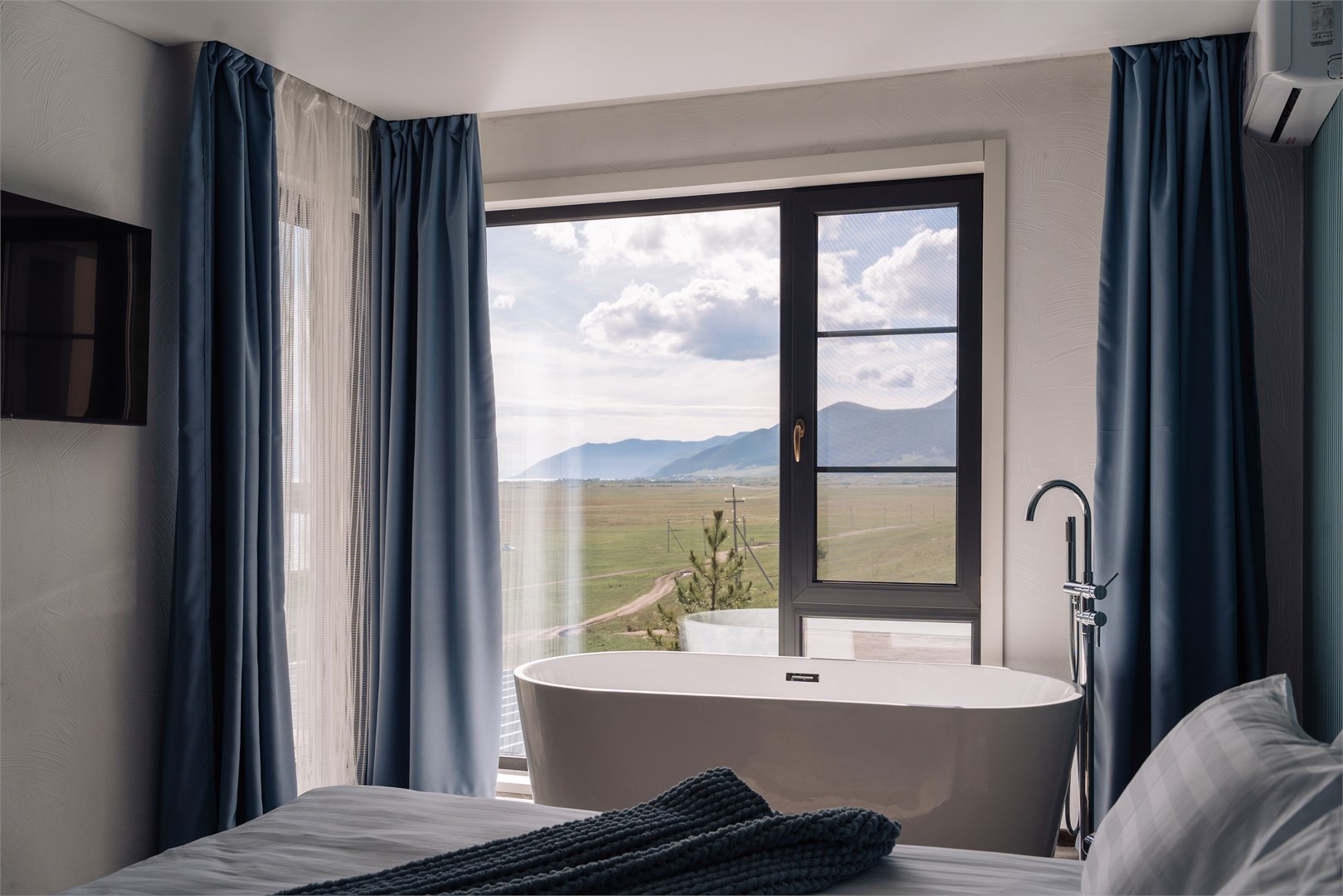 Люкс с ванной "White stone" в Азатай