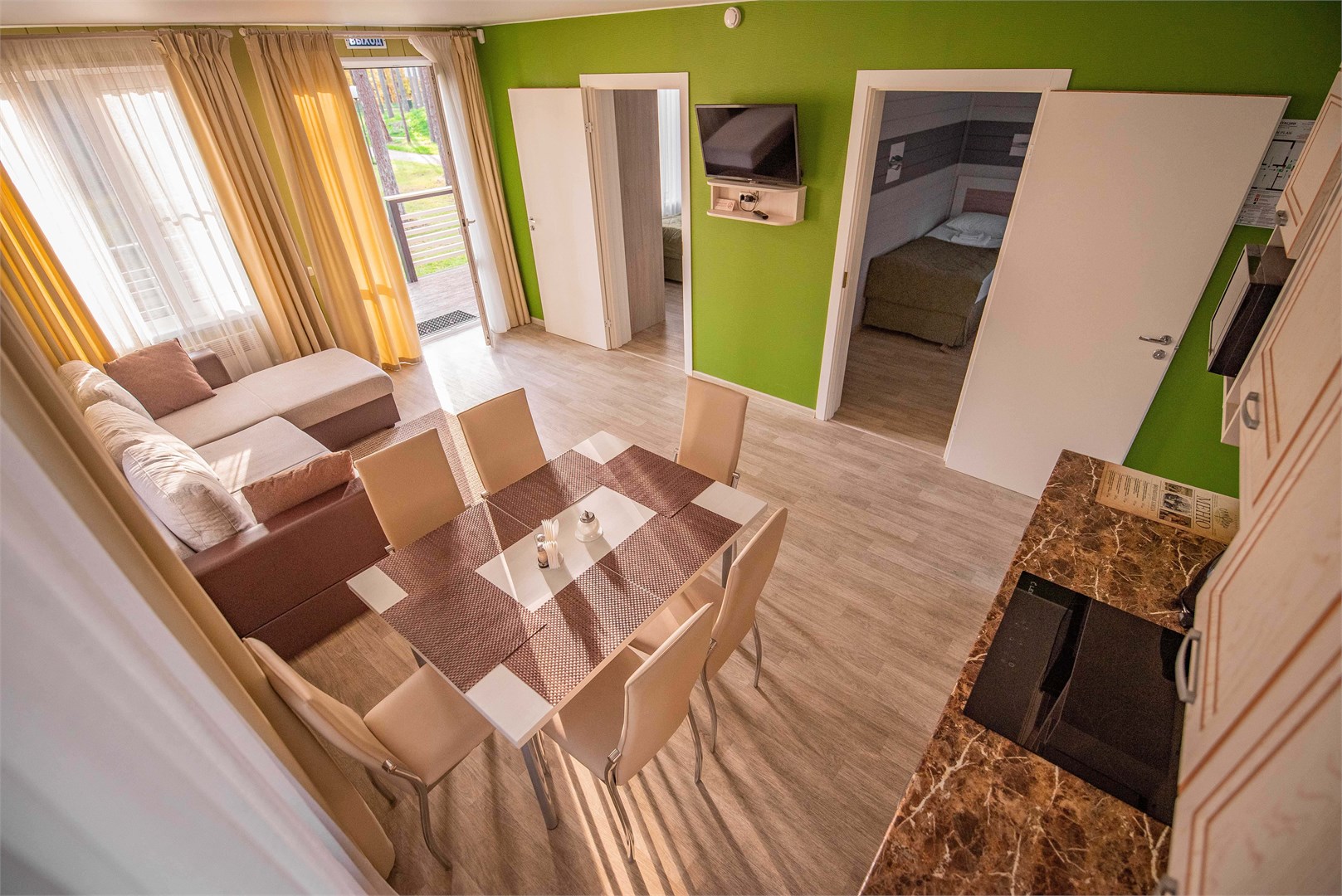 Шестиместный коттедж в Раздолье