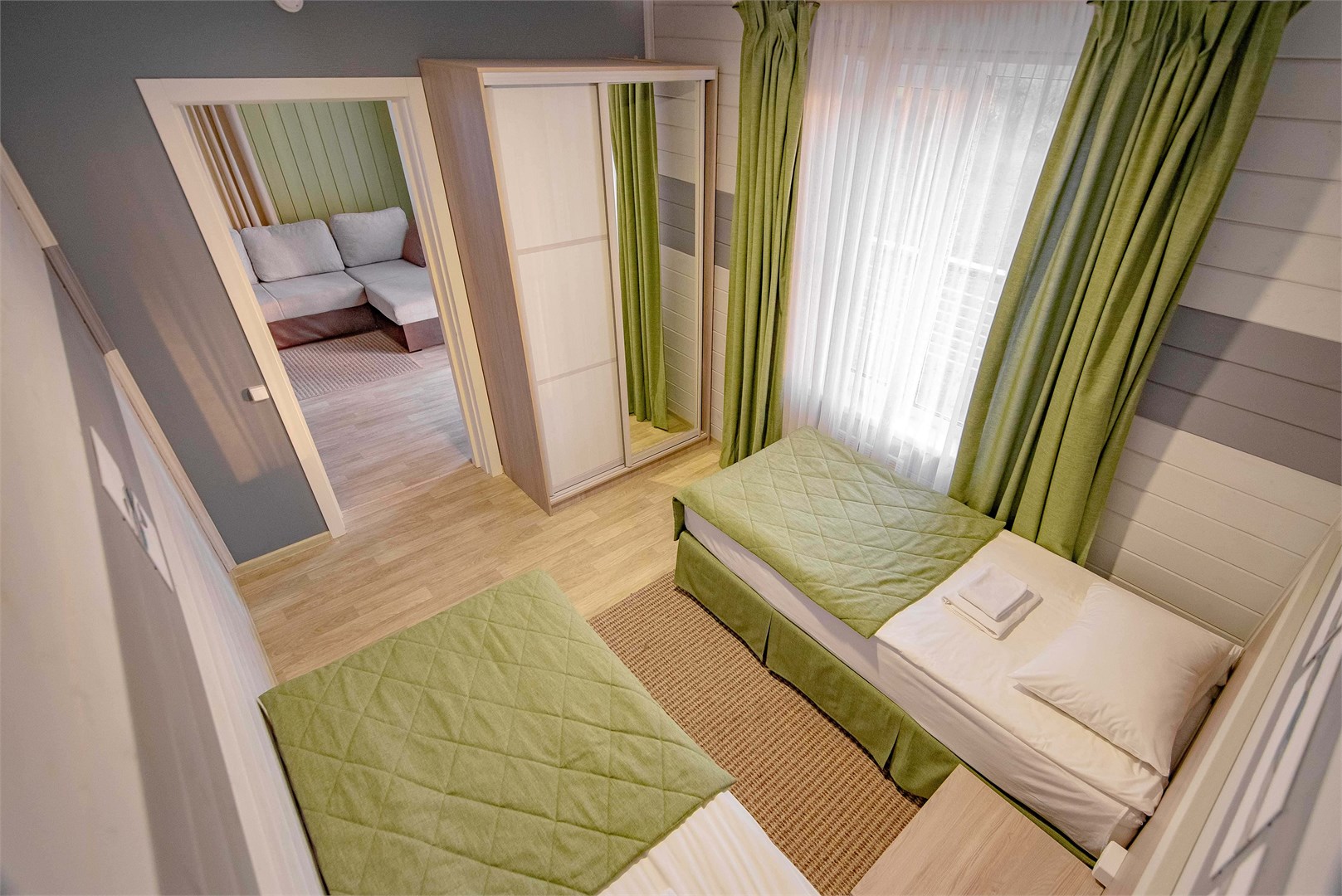 Шестиместный коттедж в Раздолье