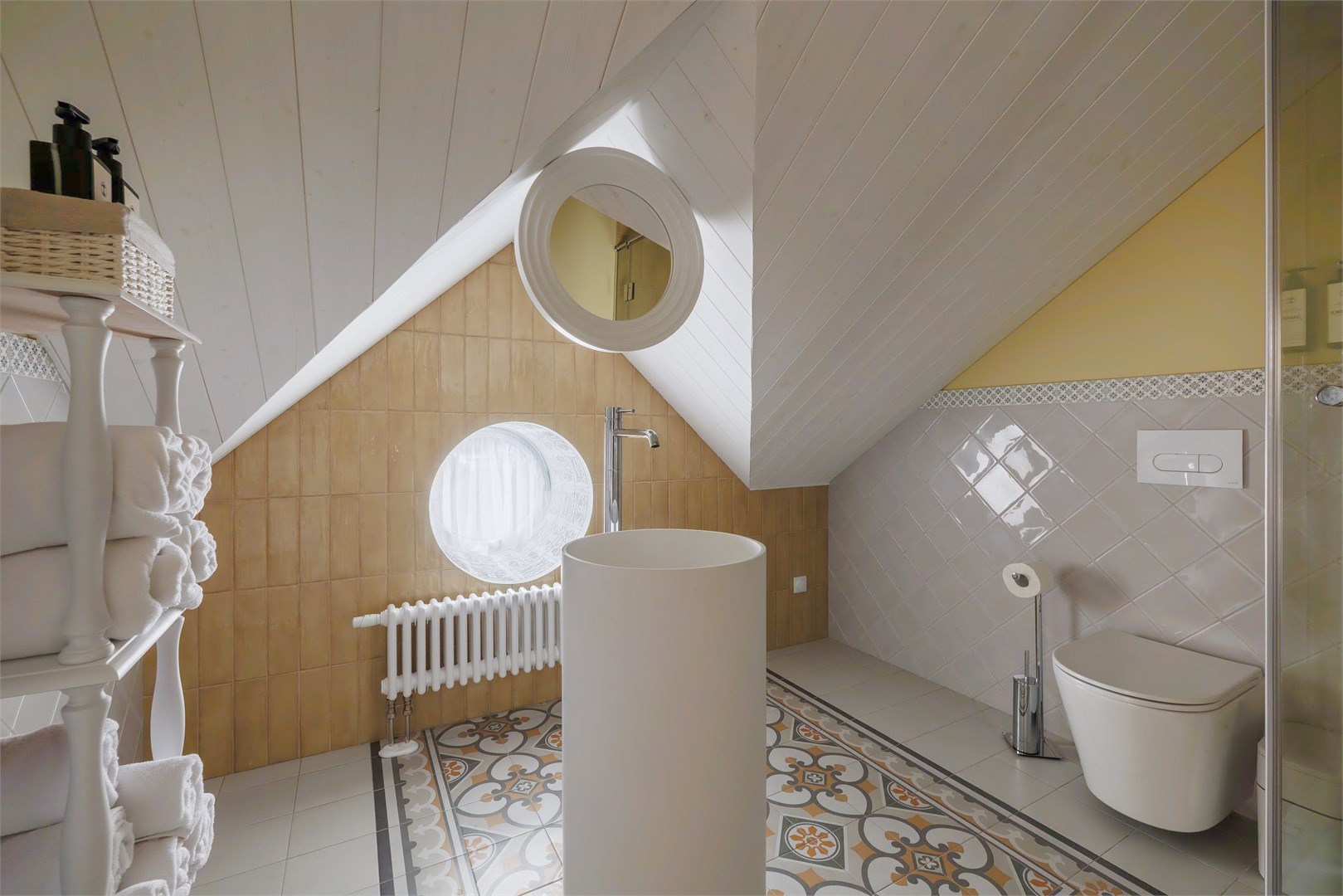 Стандарт мансардный dbl "Вальс цветов" в Симфония