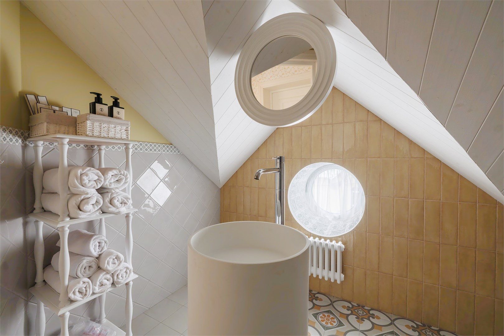 Стандарт мансардный dbl "Вальс цветов" в Симфония