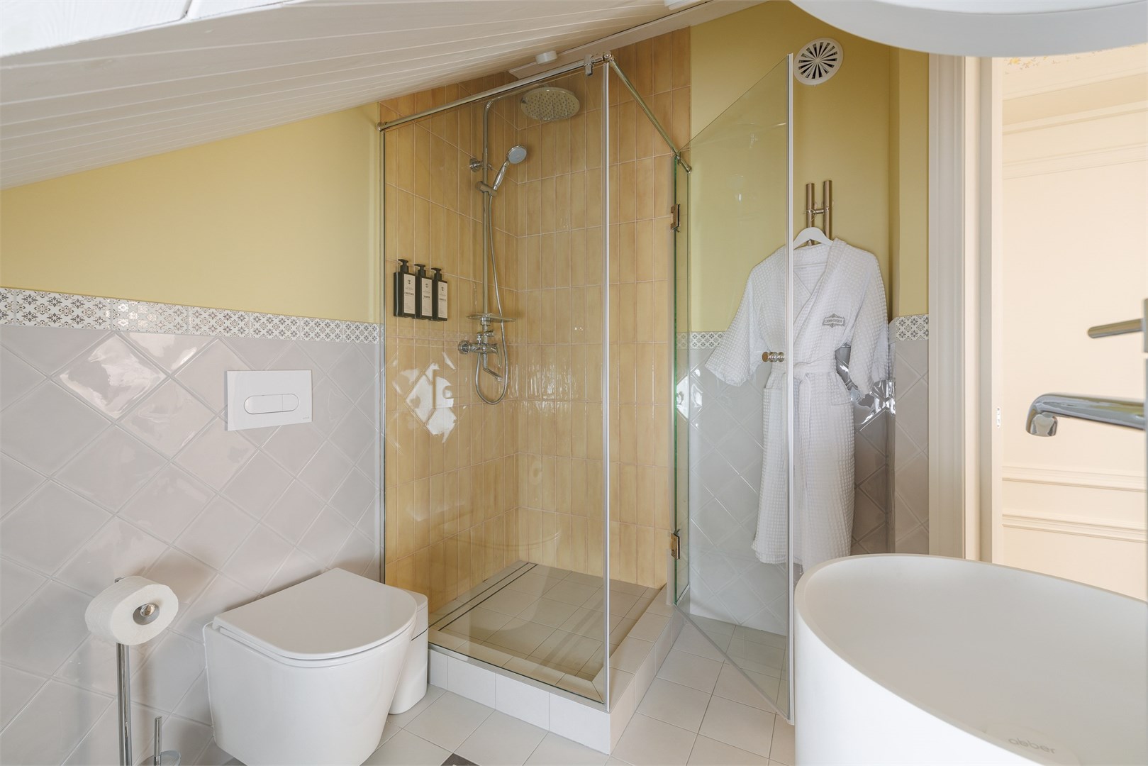 Стандарт мансардный dbl "Вальс цветов" в Симфония