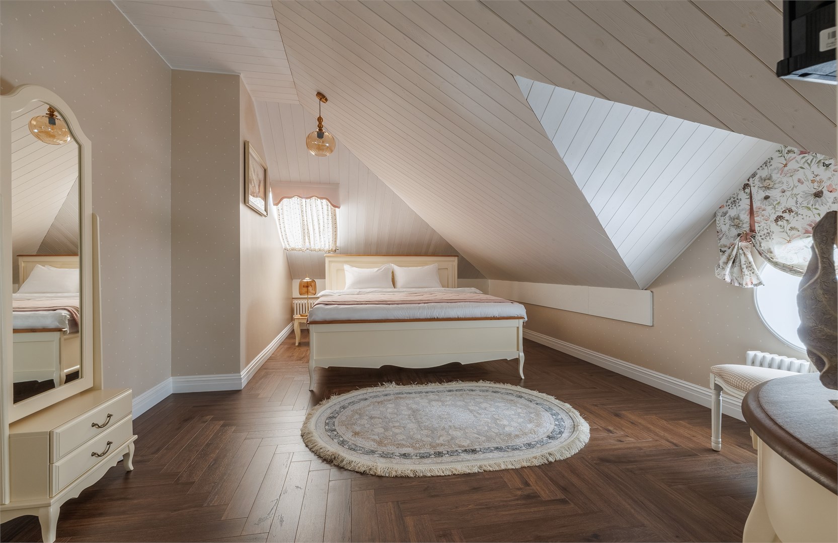 Стандарт мансардный dbl "Романс" в Симфония