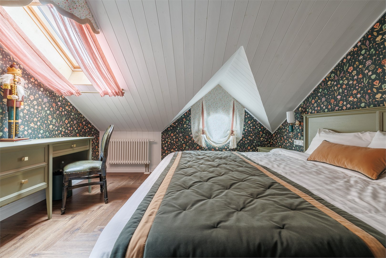 Стандарт мансардный dbl "Щелкунчик" в Симфония