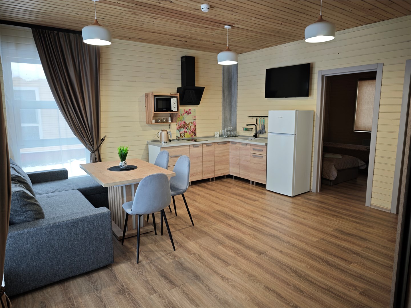 Большой дом с кухней в Деревенька в лесу