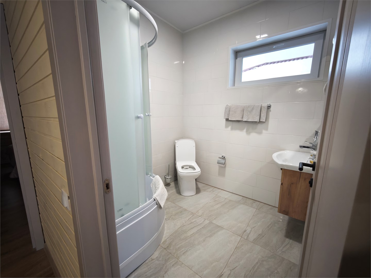 Большой дом с кухней в Деревенька в лесу