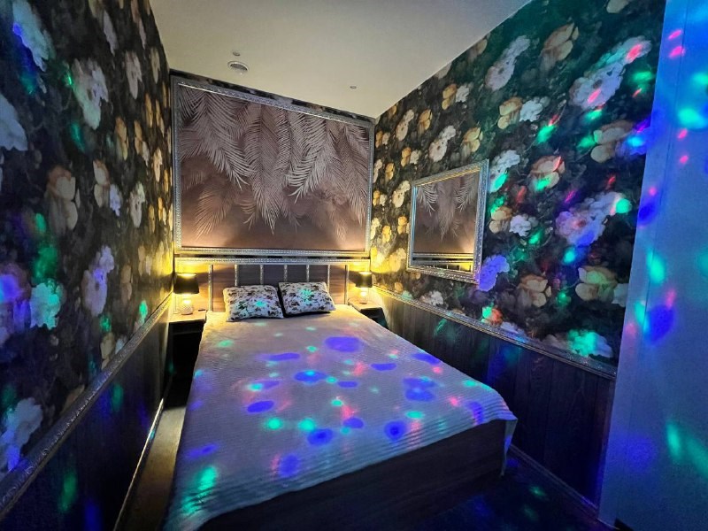 Уютная двухместная комната с арт-дизайном в Неваград