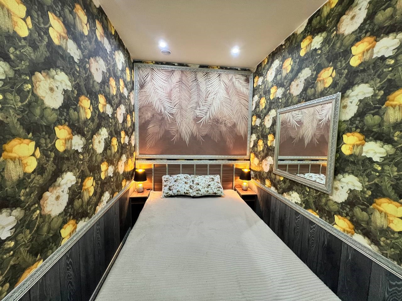 Уютная двухместная комната с арт-дизайном в Неваград