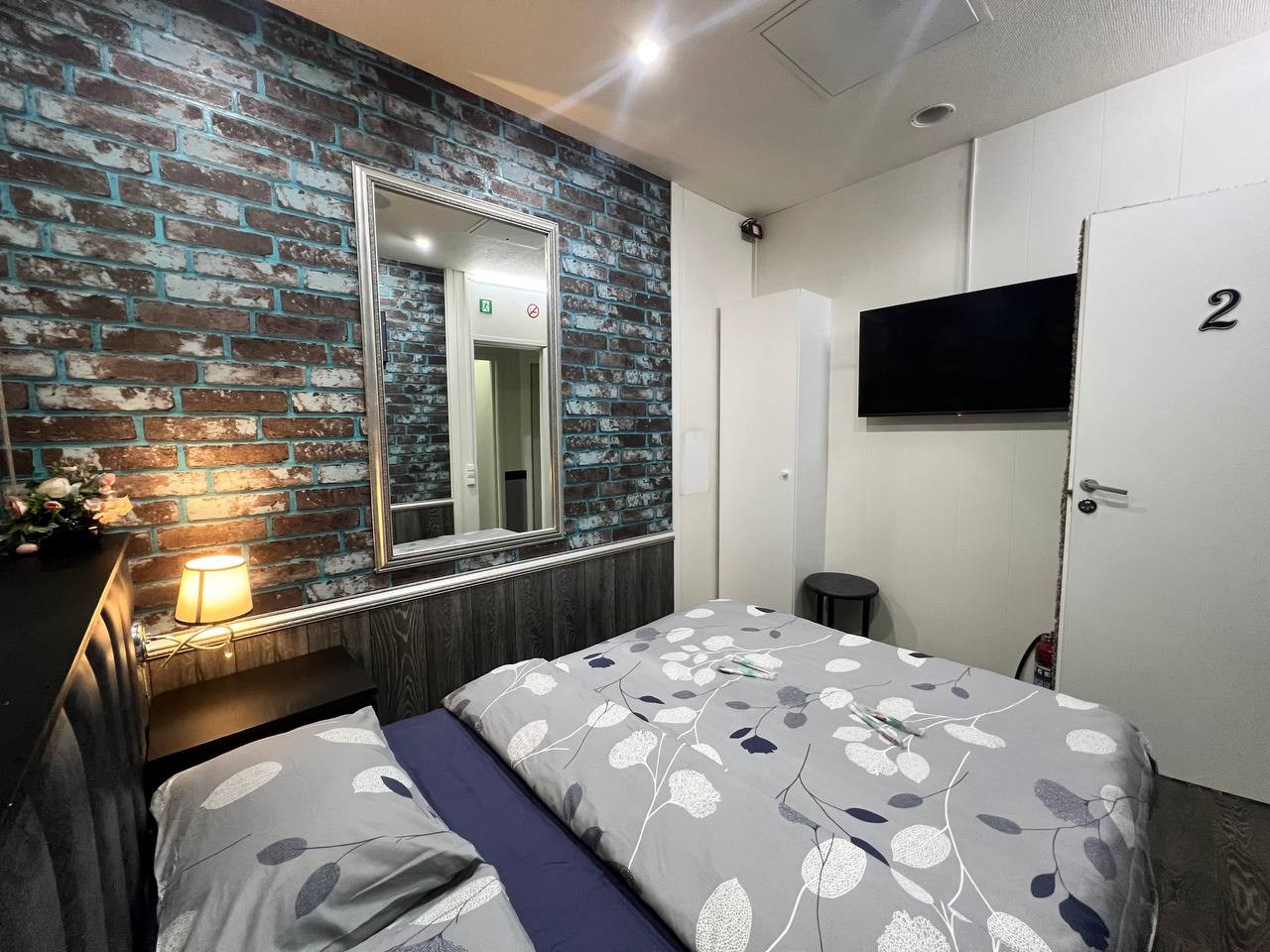 Уютная двухместная комната с арт-дизайном в Неваград