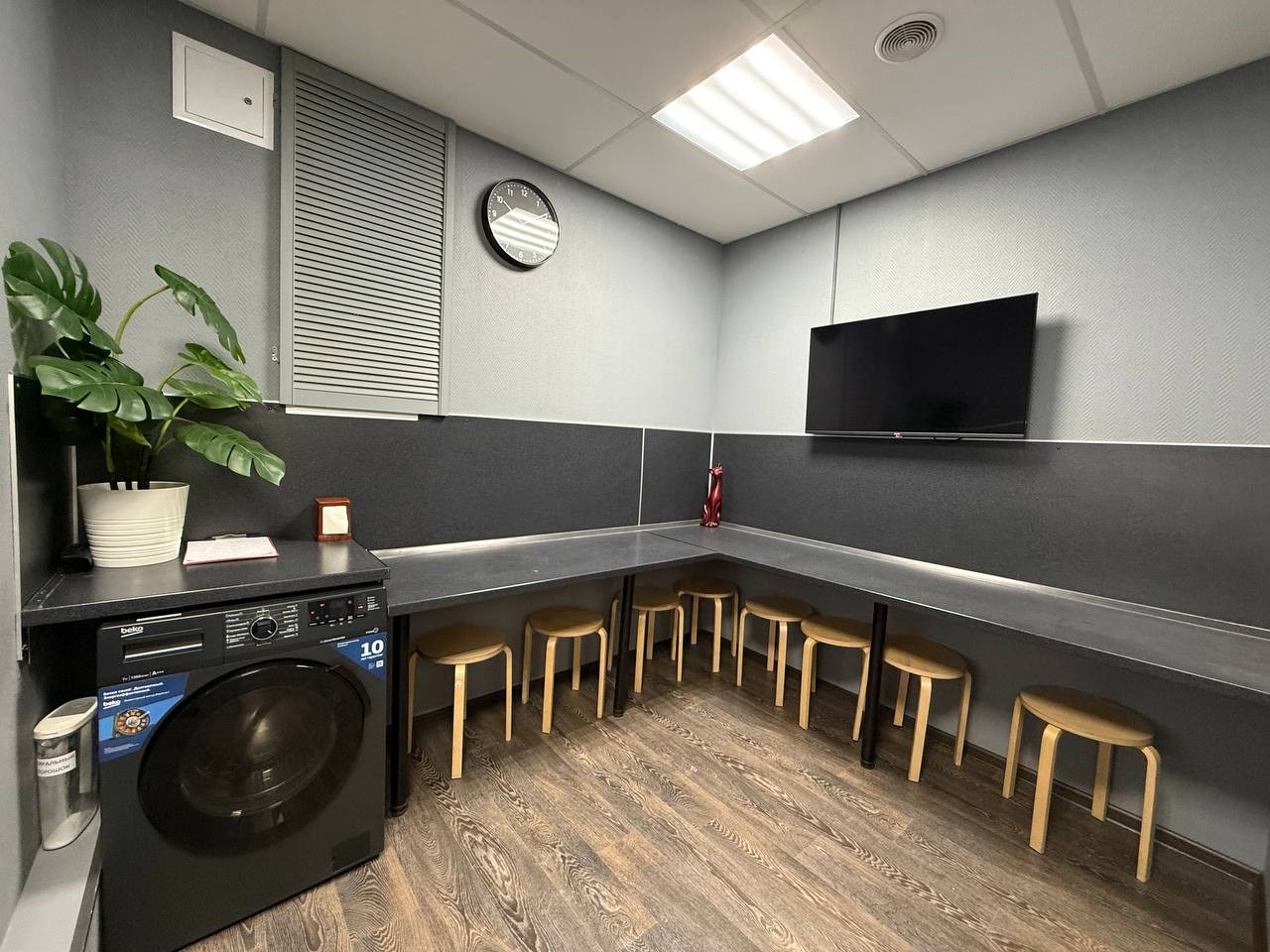 Уютная двухместная комната с арт-дизайном в Неваград