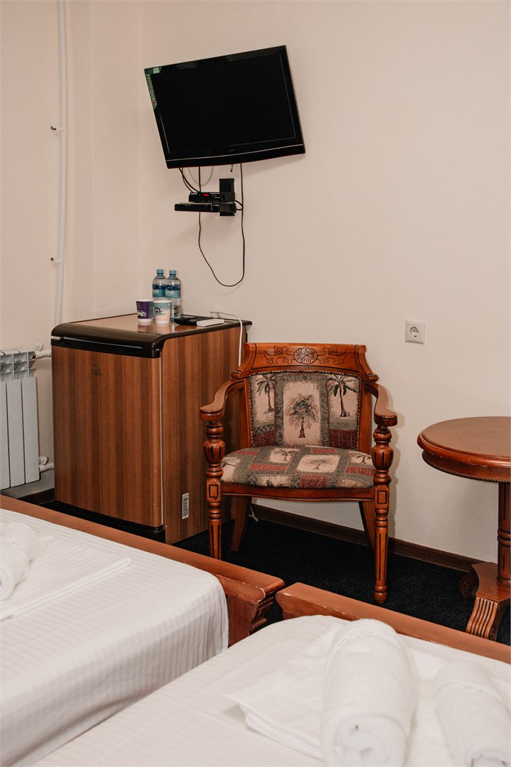 Манас: Отель Бригантина