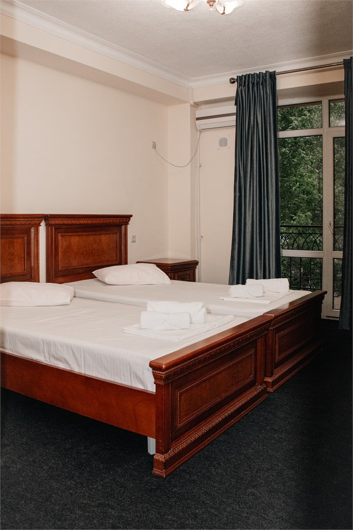 Манас: Отель Бригантина