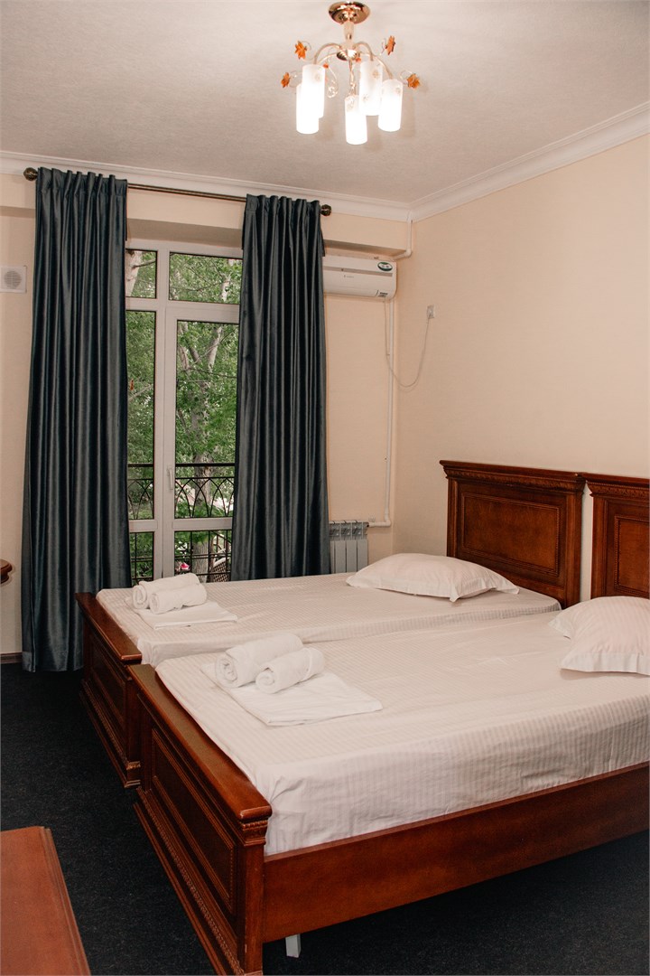 Манас: Отель Бригантина