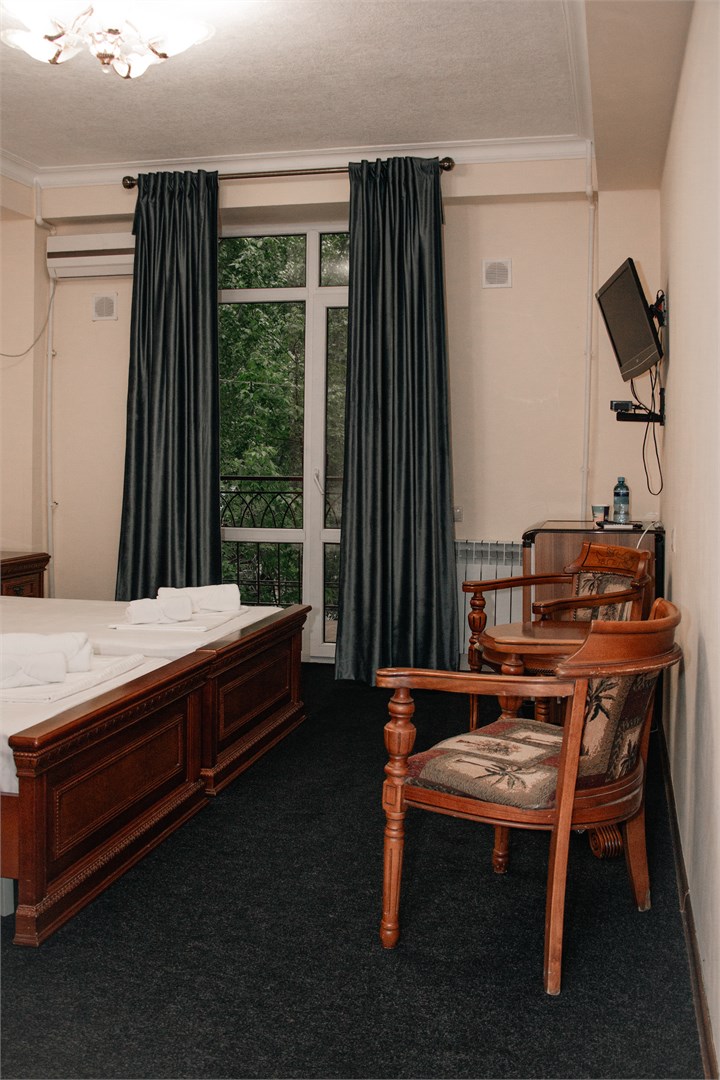 Манас: Отель Бригантина