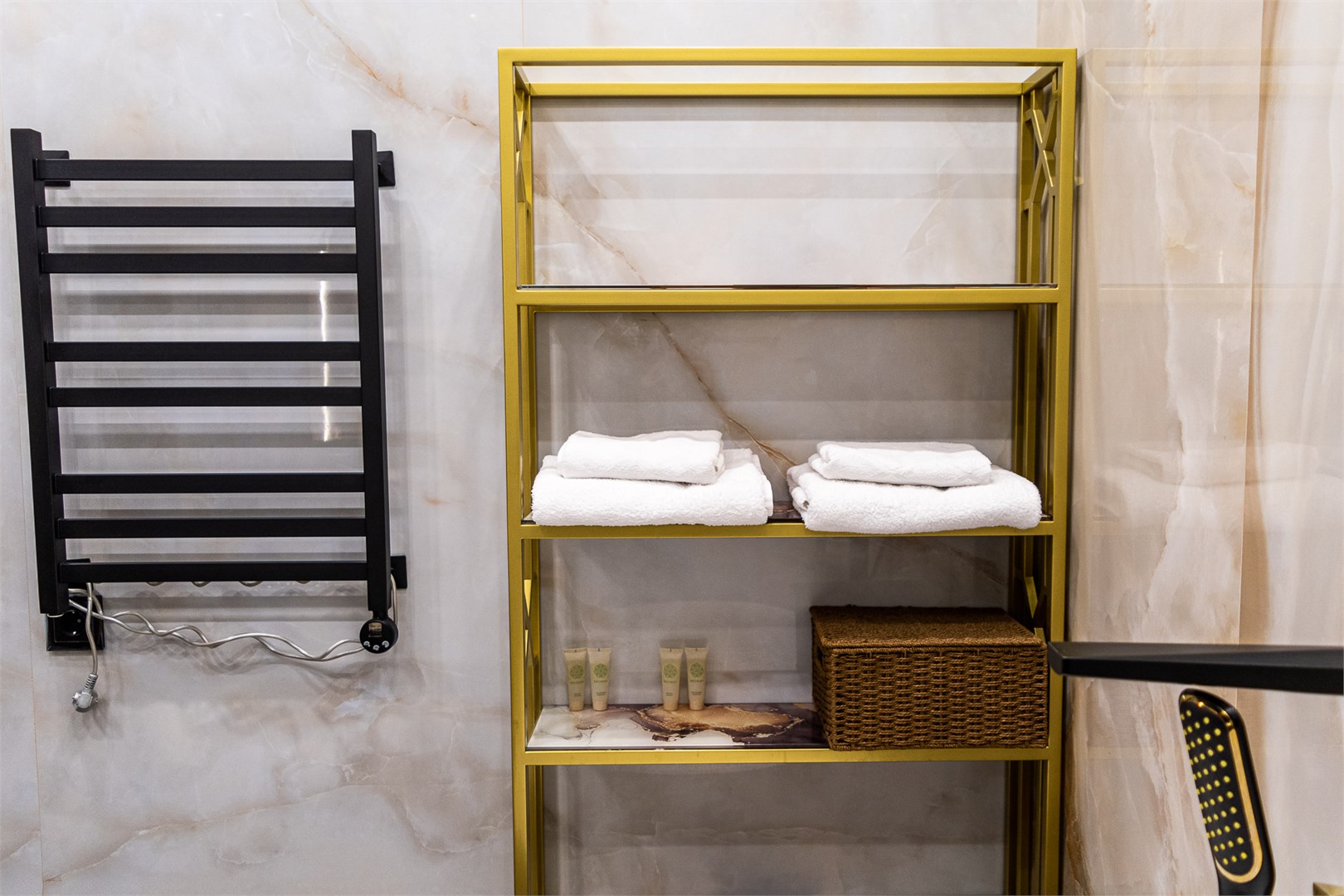 Montserrat в city lux