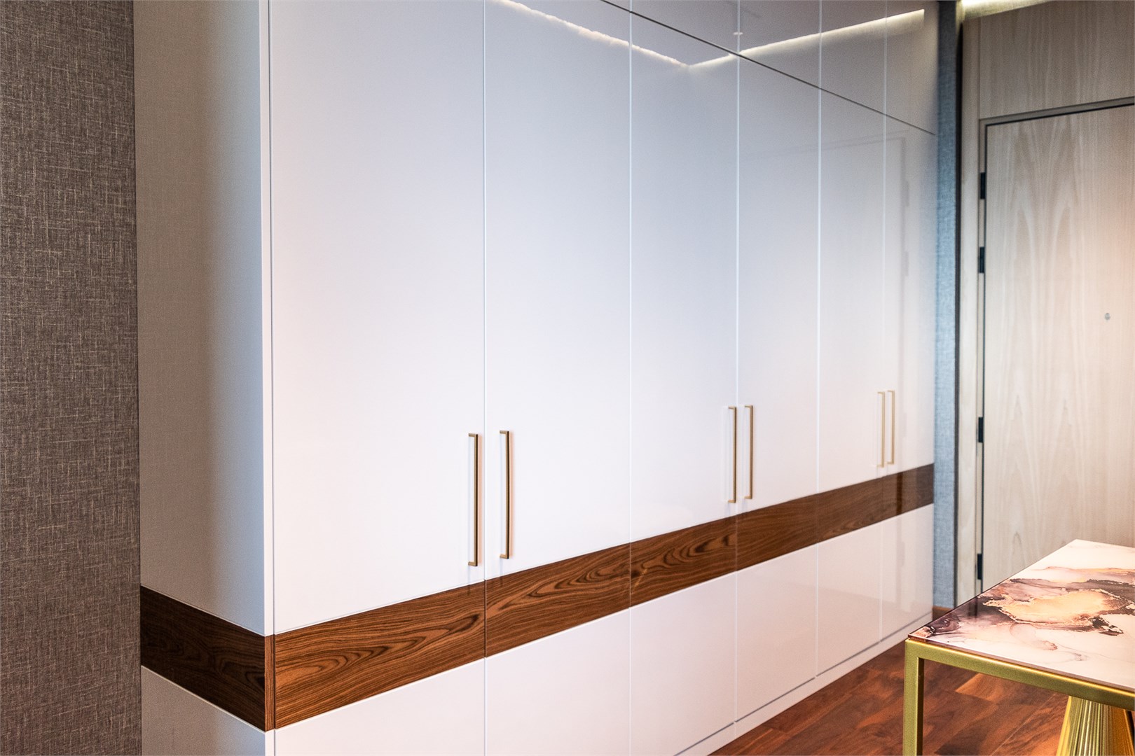 Montserrat в city lux