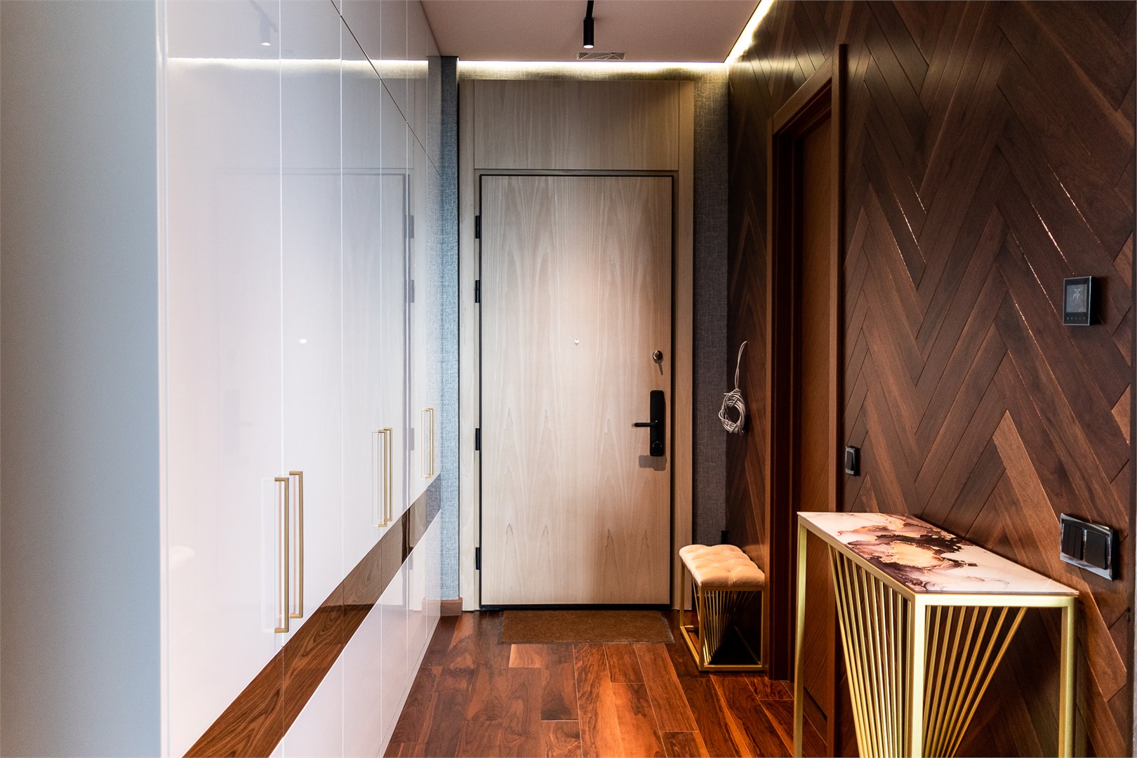 Montserrat в city lux