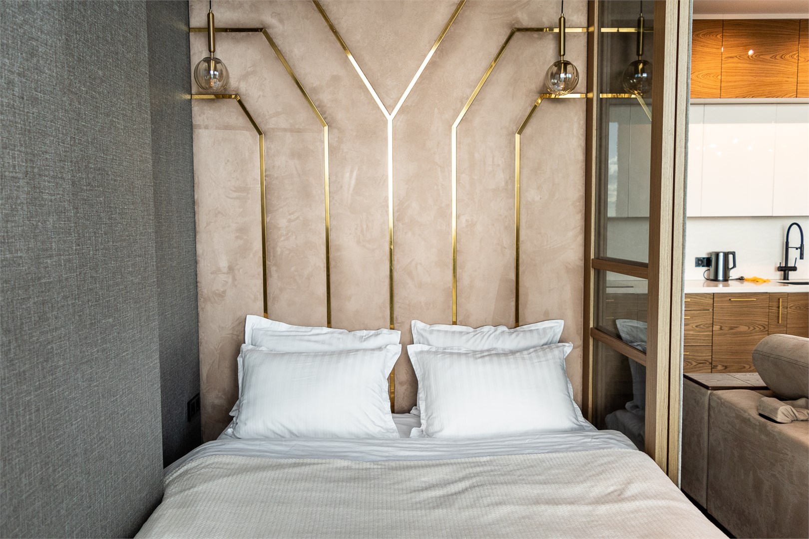 Montserrat в city lux