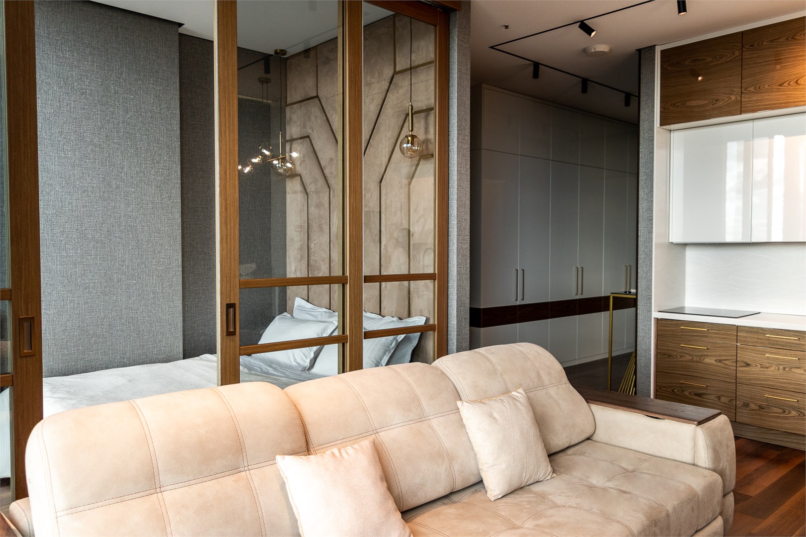 Montserrat в city lux