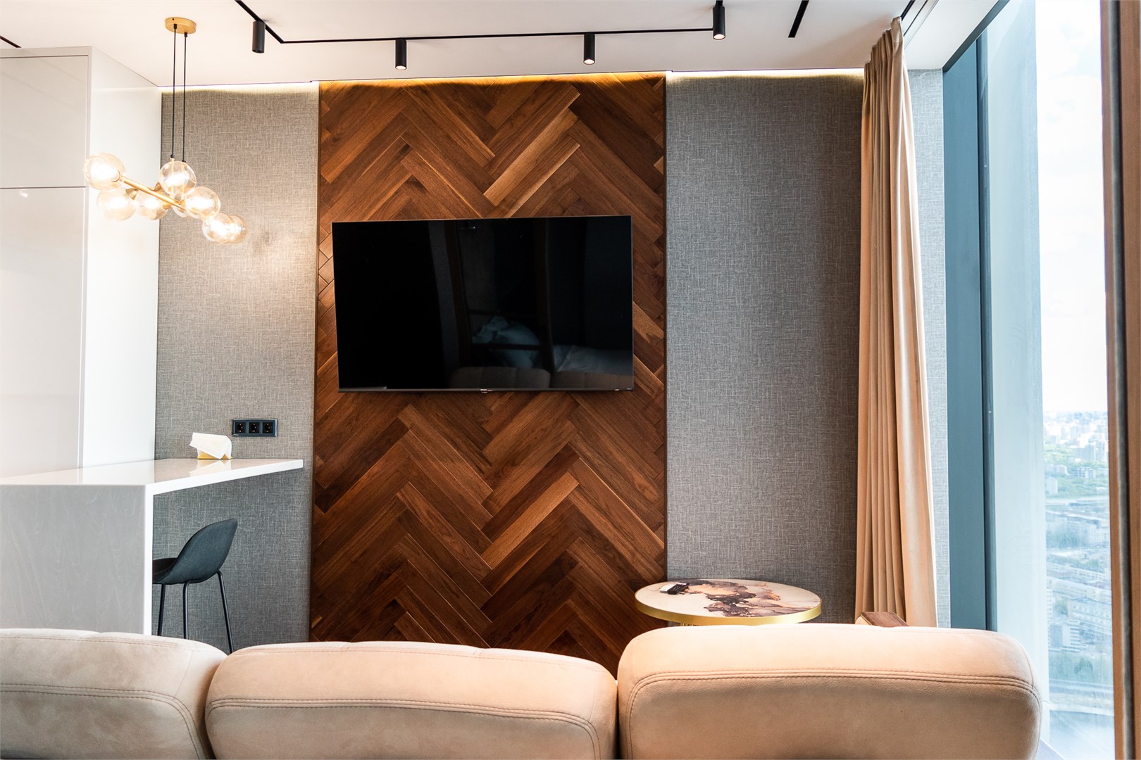 Montserrat в city lux