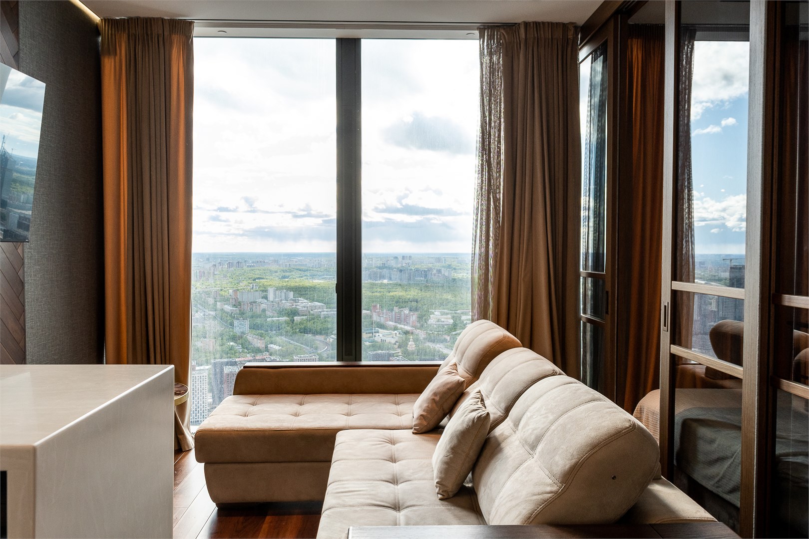 Montserrat в city lux