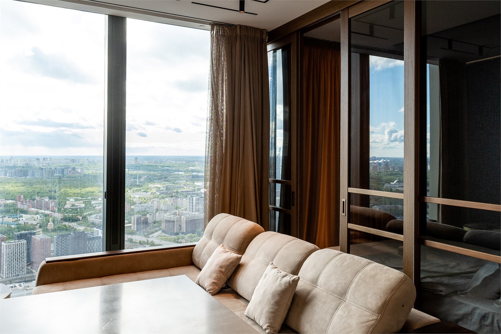 Montserrat в city lux