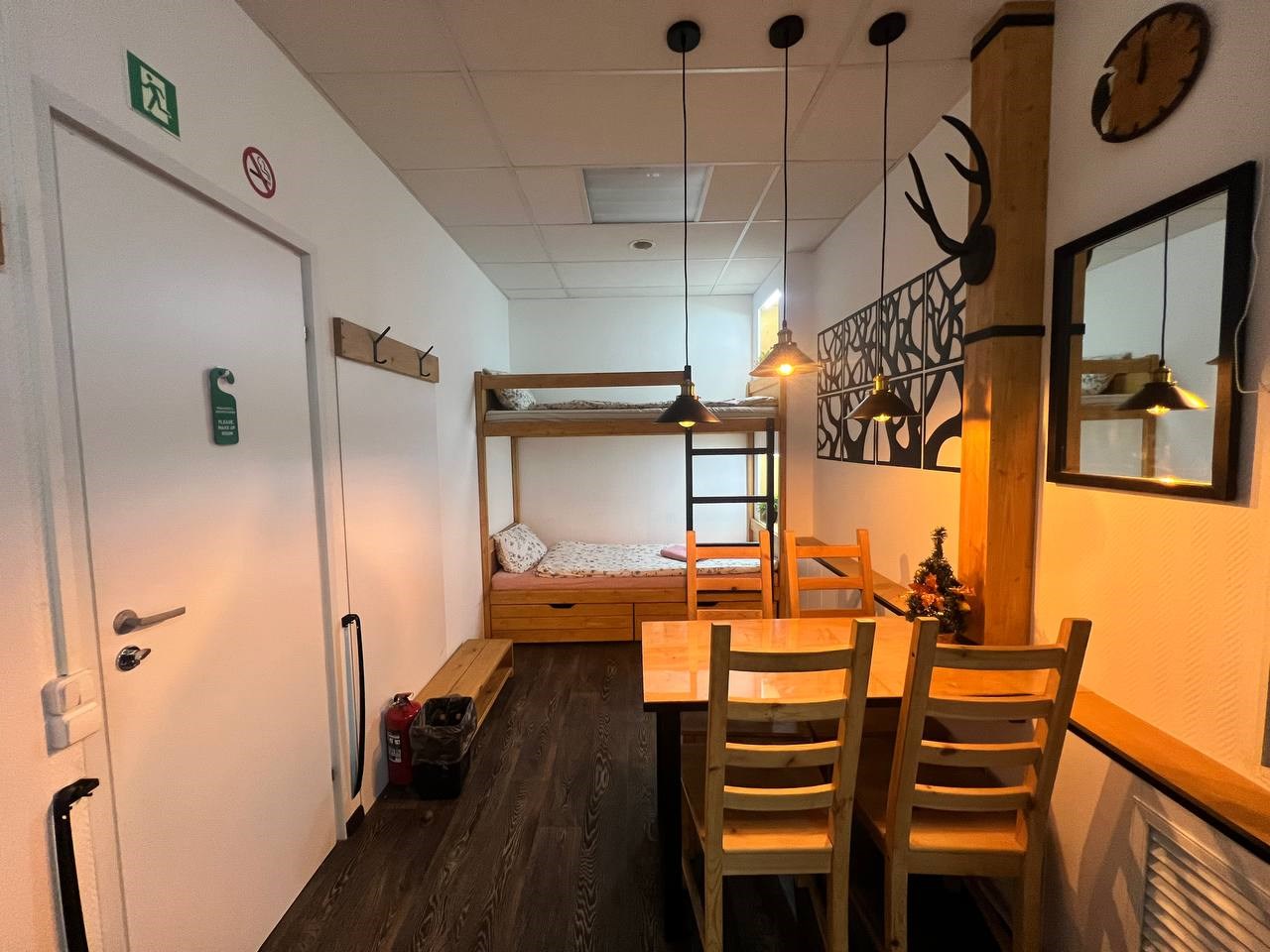 Просторный Четырехместный номер для компании в Неваград