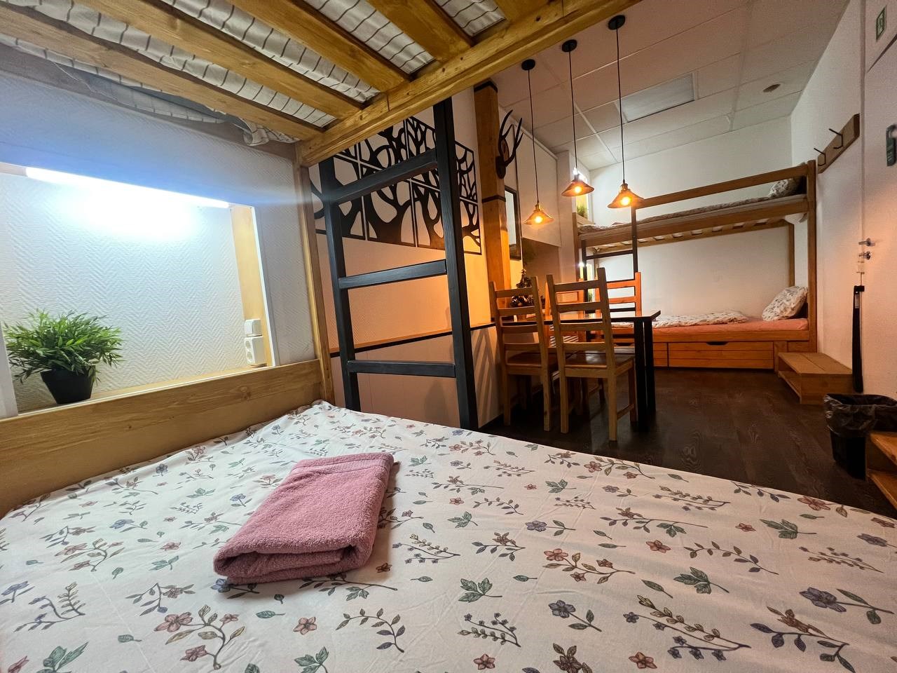 Просторный Четырехместный номер для компании в Неваград