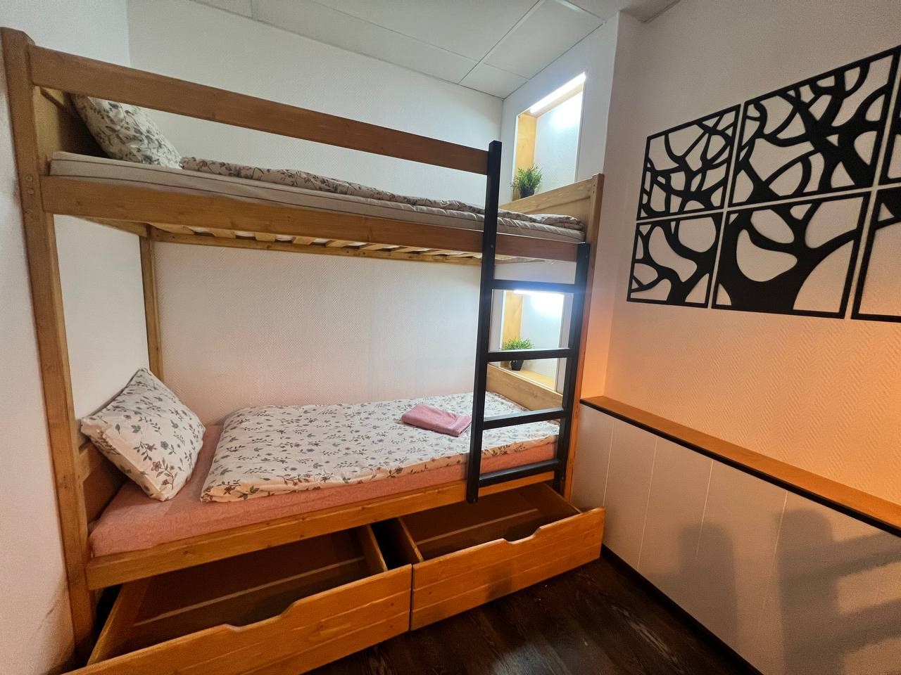 Просторный Четырехместный номер для компании в Неваград