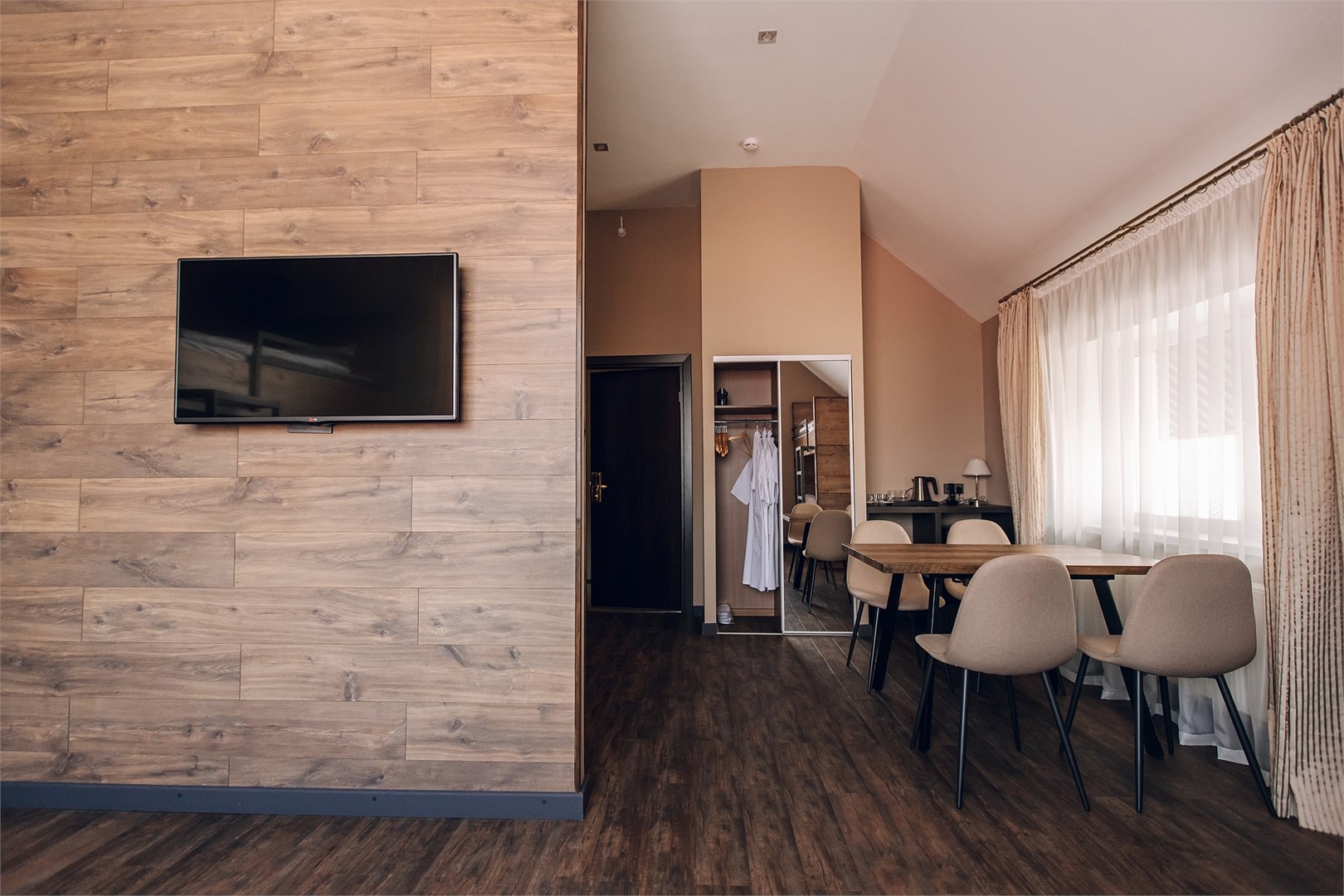 Номер для 6 гостей с двумя двухярусными кроватями и диваном (4) в Chalet Briole