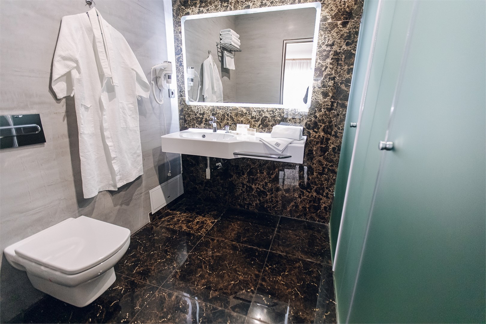 Номер для 6 гостей с двумя двухярусными кроватями и диваном (4) в Chalet Briole