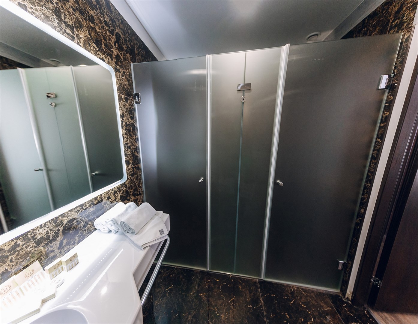 Номер для 6 гостей с двумя двухярусными кроватями и диваном (4) в Chalet Briole