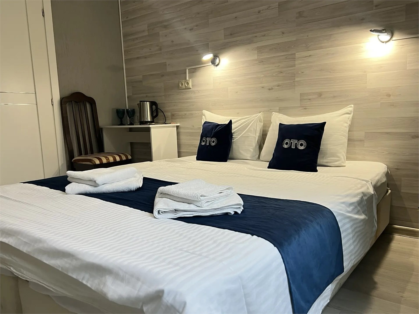 Двухместный стандарт 102 в Ото