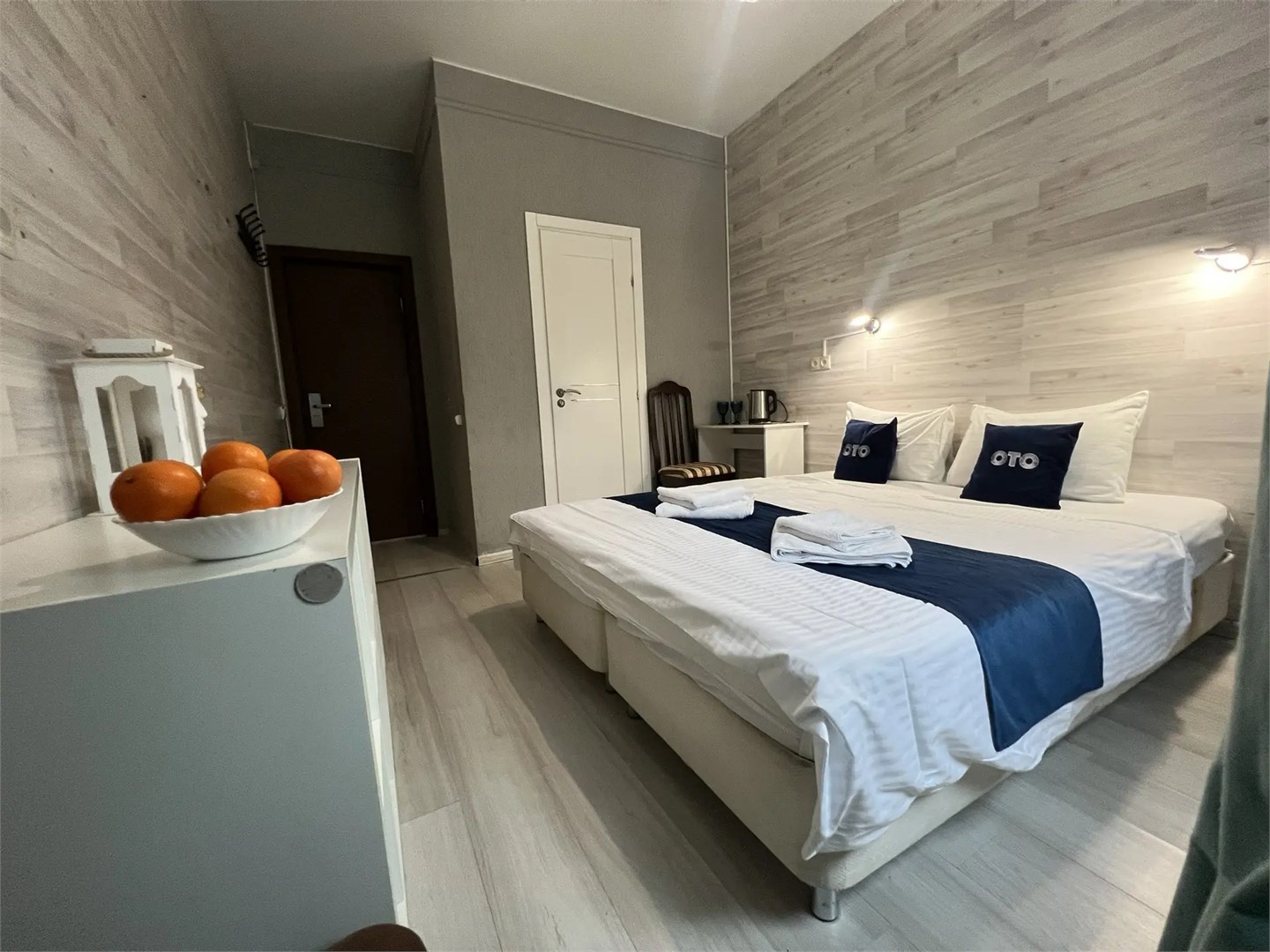 Двухместный стандарт 102 в Ото