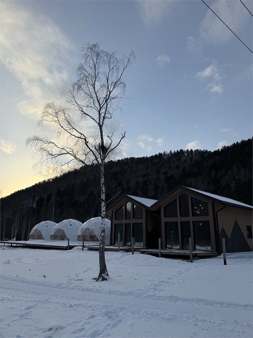 Гостевой двухэтажный дом с видом на лес и двор в Ёлки