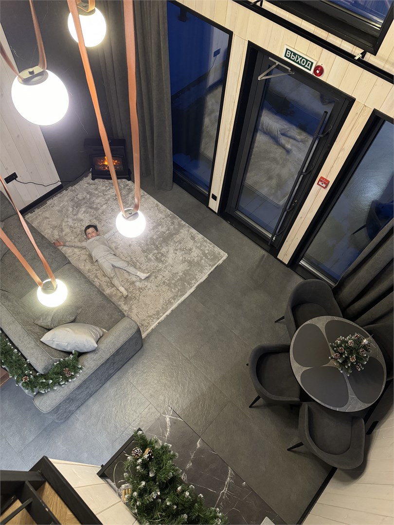 Гостевой двухэтажный дом с видом на лес и двор в Ёлки