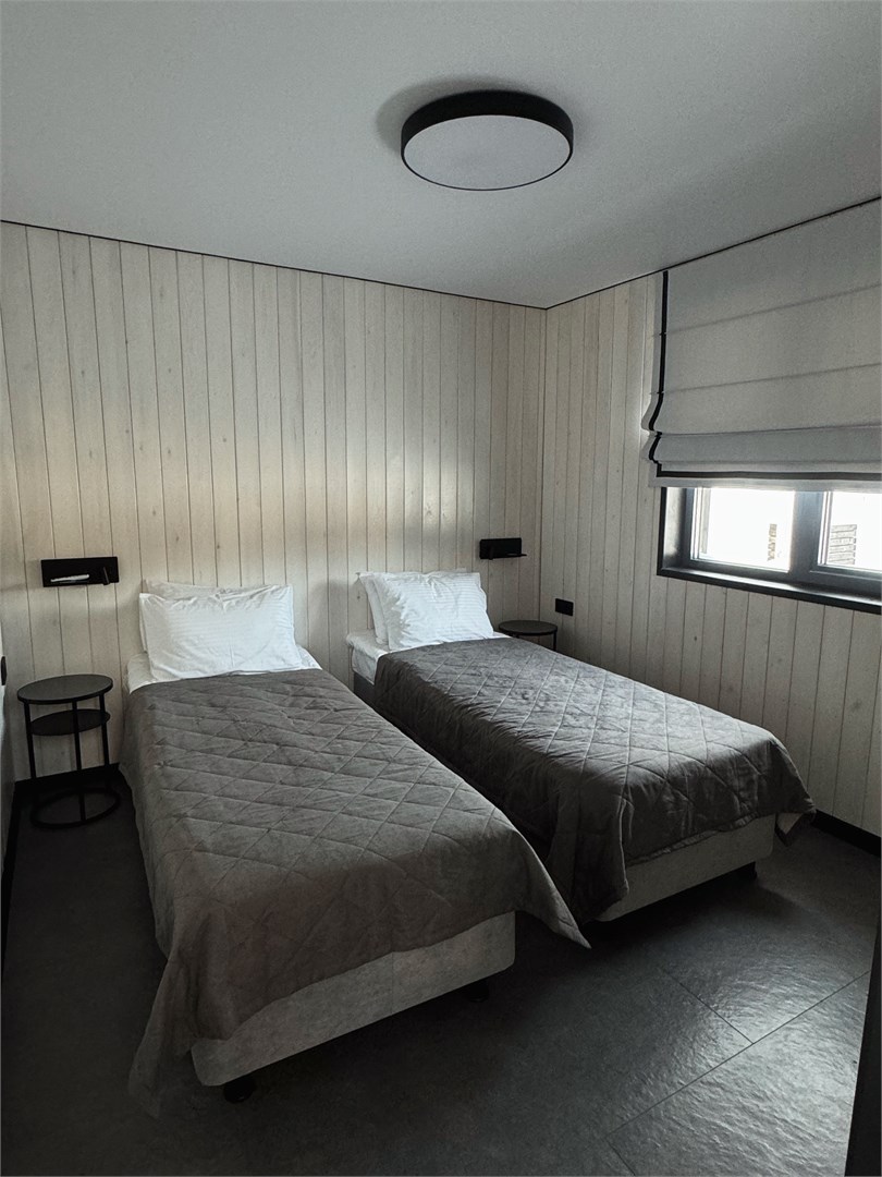 Гостевой двухэтажный дом с видом на лес и двор в Ёлки