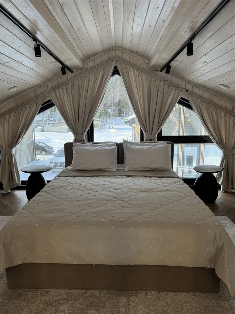 Гостевой двухэтажный дом с видом на лес и двор в Ёлки