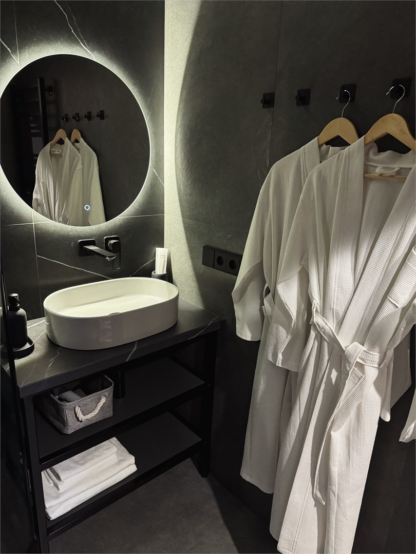 Гостевой двухэтажный дом с видом на лес и двор в Ёлки