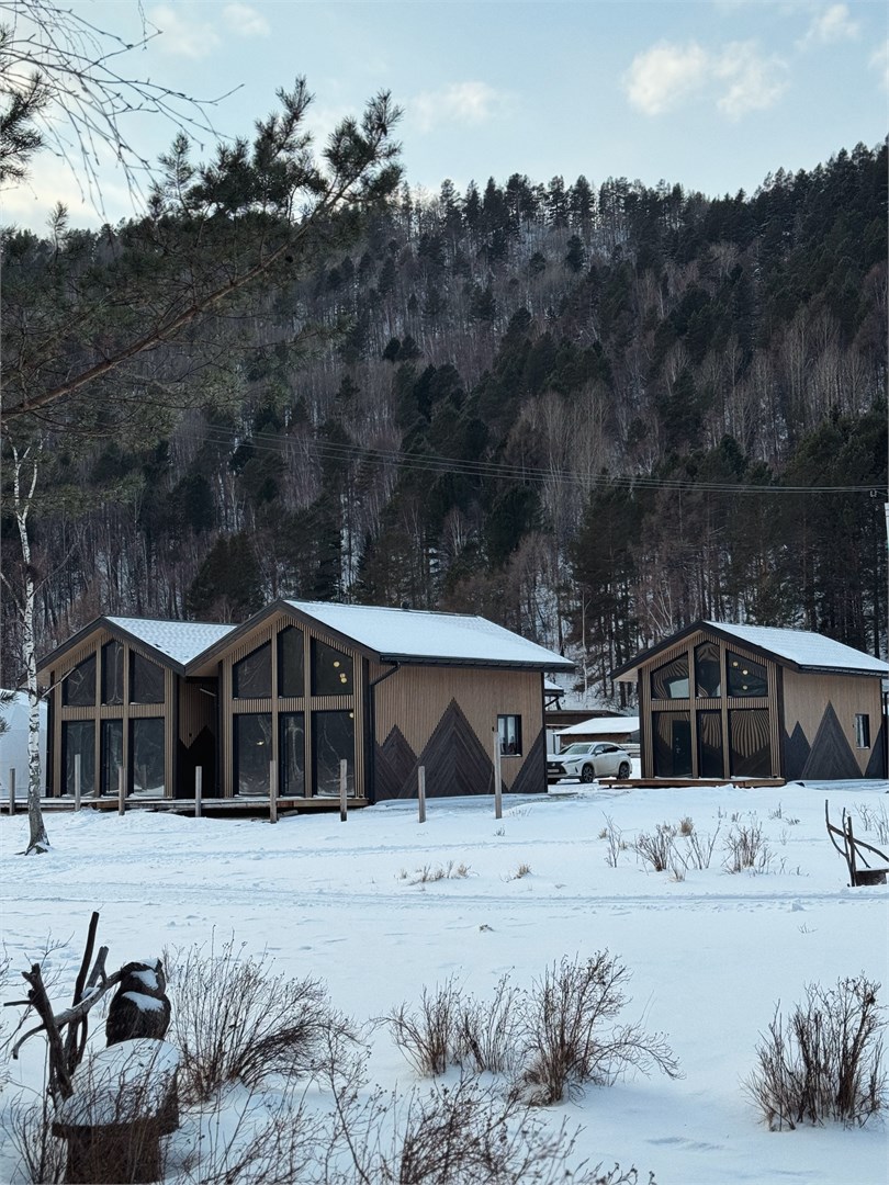 Гостевой двухэтажный дом с видом на лес и двор в Ёлки